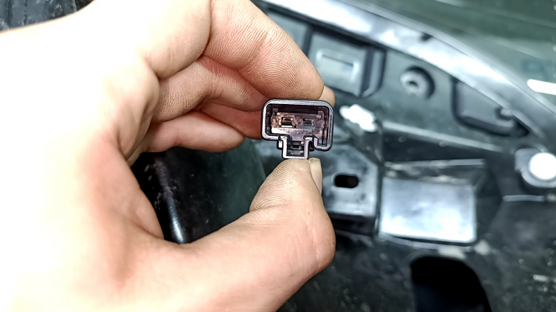 Дверь багажника голая со стеклами Toyota Prius 50 Prime 17-22 серебро 1F7, царапины на стекле