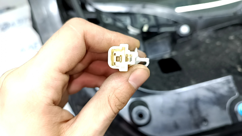 Дверь багажника голая со стеклами Toyota Prius 50 Prime 17-22 серебро 1F7, царапины на стекле