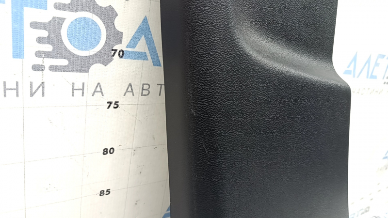 Накладка центральной стойки нижняя левая Toyota Prius 50 Prime 17-20 черная, царапины