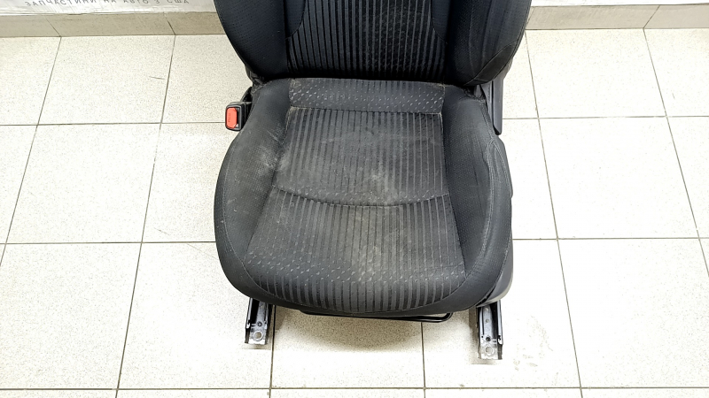 Сиденье водительское Toyota Prius 50 Prime 17-19 без airbag, механическое, подогрев, ткань черная, затерта, под химчистку, заломы