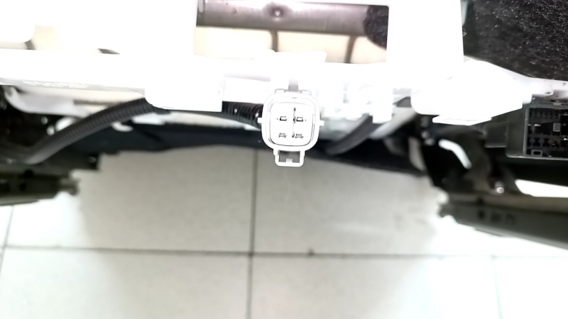 Сиденье водительское Toyota Prius 50 Prime 17-19 без airbag, механическое, подогрев, ткань черная, затерта, под химчистку, заломы
