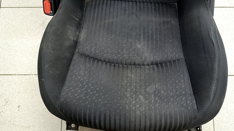 Сиденье водительское Toyota Prius 50 Prime 17-19 без airbag, механическое, подогрев, ткань черная, затерта, под химчистку, заломы