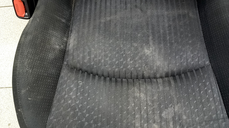 Сиденье водительское Toyota Prius 50 Prime 17-19 без airbag, механическое, подогрев, ткань черная, затерта, под химчистку, заломы
