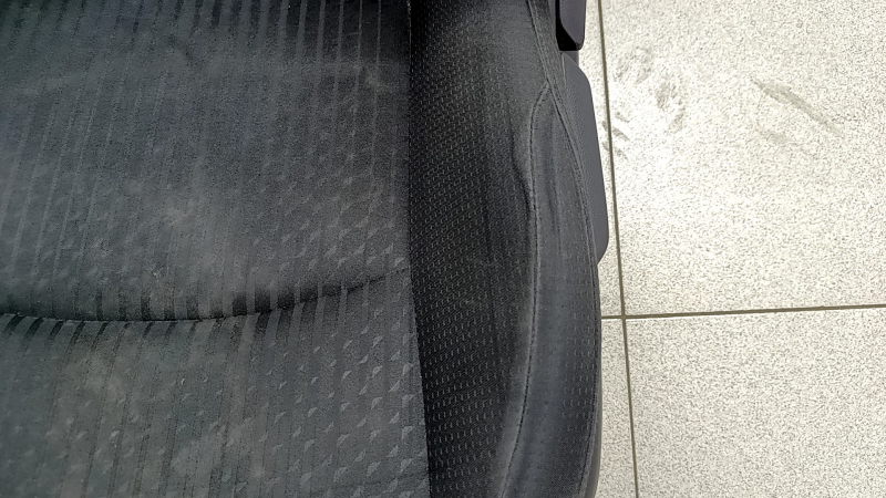 Сиденье водительское Toyota Prius 50 Prime 17-19 без airbag, механическое, подогрев, ткань черная, затерта, под химчистку, заломы