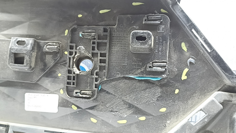Бампер задний голый Chevrolet Equinox EV 24-26 черный глянец, царапины, отверстия от саморезов, клеено крепление, тычка