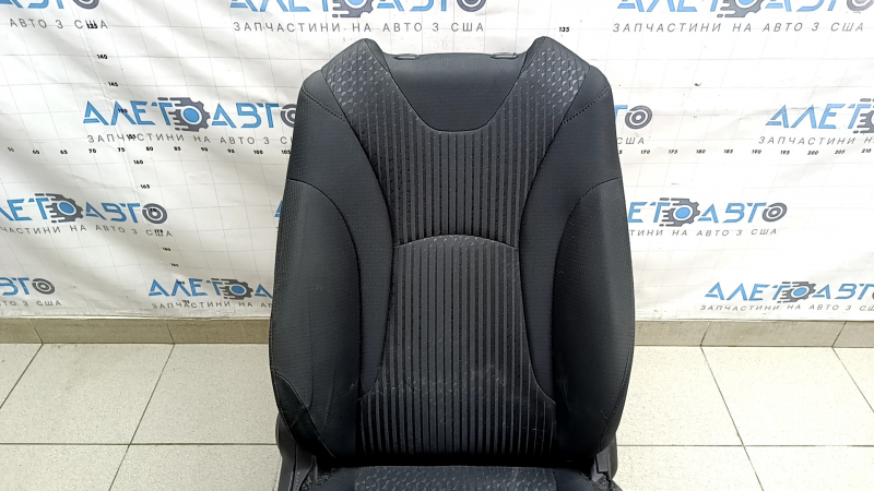 Сиденье пассажирское Toyota Prius 50 Prime 17-19 без airbag, механическое, подогрев, ткань черная, затерта, под химчистку, заломы