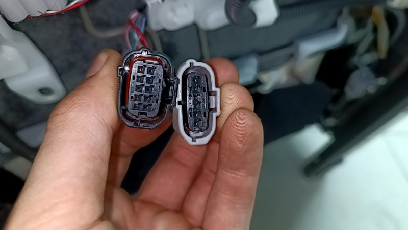 Сиденье пассажирское Toyota Prius 50 Prime 17-19 без airbag, механическое, подогрев, ткань черная, затерта, под химчистку, заломы