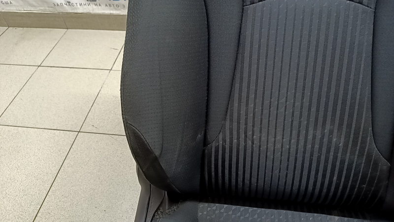 Сиденье пассажирское Toyota Prius 50 Prime 17-19 без airbag, механическое, подогрев, ткань черная, затерта, под химчистку, заломы