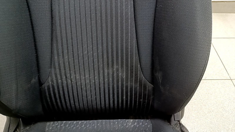 Сиденье пассажирское Toyota Prius 50 Prime 17-19 без airbag, механическое, подогрев, ткань черная, затерта, под химчистку, заломы