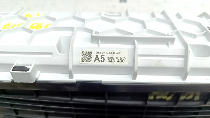 Щиток приборов в сборе Toyota Prius 50 Prime 17-19 FWD без проекции, 143к, царапины