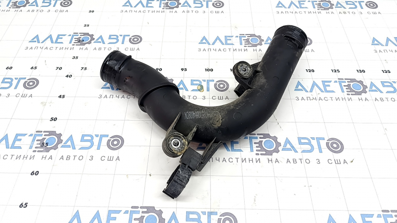 Патрубок на інтеркулер правий центральний Audi A3 8V 15-20 1.8T, 2.0T пластик із датчиком, закис болт