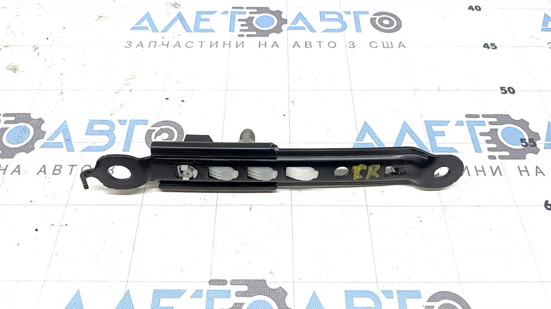 Кронштейн пассажирского ремня безопасности Toyota Prius 50 16-22