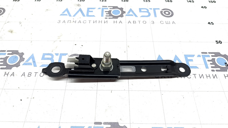 Кронштейн пассажирского ремня безопасности Toyota Prius 50 16-22