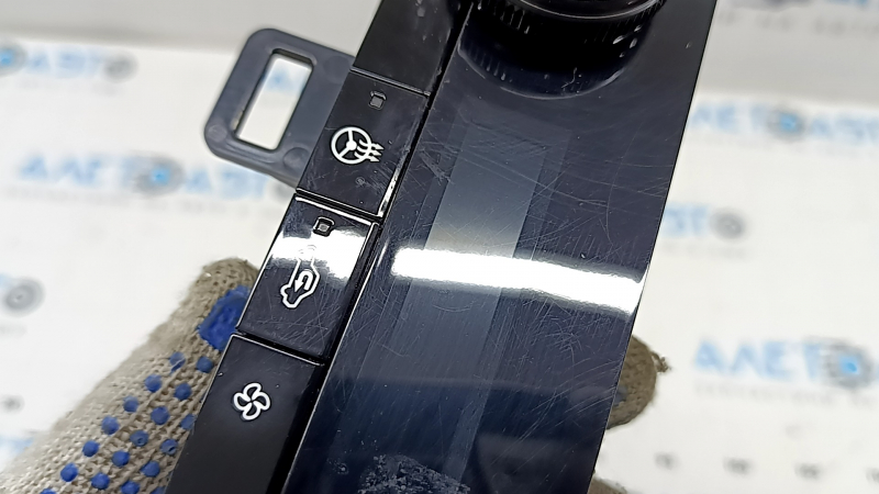 Управління клімат-контролем Nissan Rogue 21-25 SL auto, під підігрів керма та сидінь, відколи, подряпини на склі