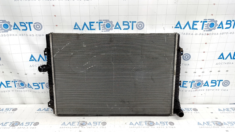 Радиатор охлаждения вода VW Passat b8 16-19 USA 1.8T, 2.0T обломан винт