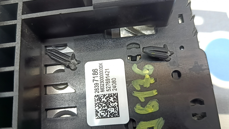 Клемма аккумулятора плюс Chevrolet Equinox EV 24-26 сломаны направляющие
