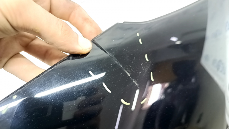 Накладка заднього крила права Toyota Prius 50 Prime 17-22 поліз лак, тріснута
