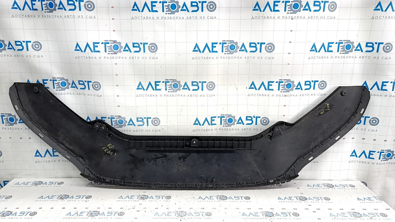 Губа переднего бампера VW Passat b8 16-19 USA царапины