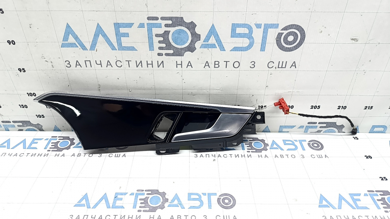 Ручка дверей внутрішня передня права Audi A4 B9 17-25 з підсвічуванням, з накладкою чорний глянець, подряпини