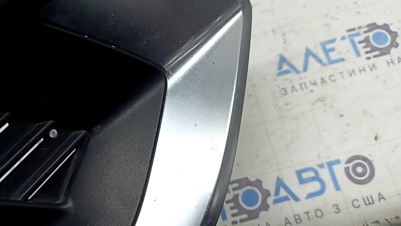 Решетка переднего бампера правая Audi A4 B9 20-25 хром под радар, сколы