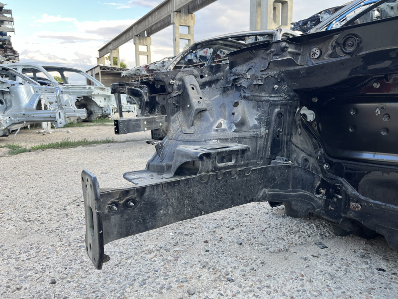 Четверть передняя правая VW Passat b8 16-19 USA на кузове, черная