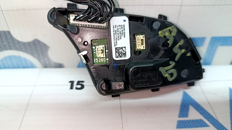 Кнопки управления на руле в сборе Audi A4 B9 17-23