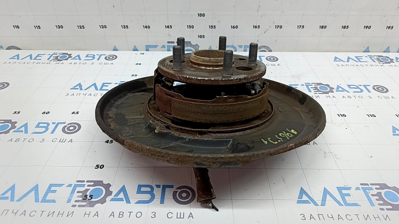 Ступица задняя правая Toyota Camry v40 07-11 ржавая, с кожухом