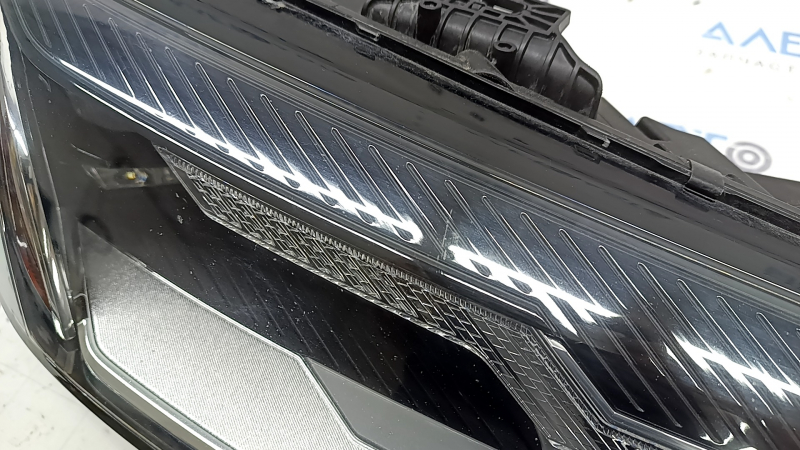 Фара передня права в зборі Audi A4 B9 20-25 без LED DRL, подряпини, під полірування