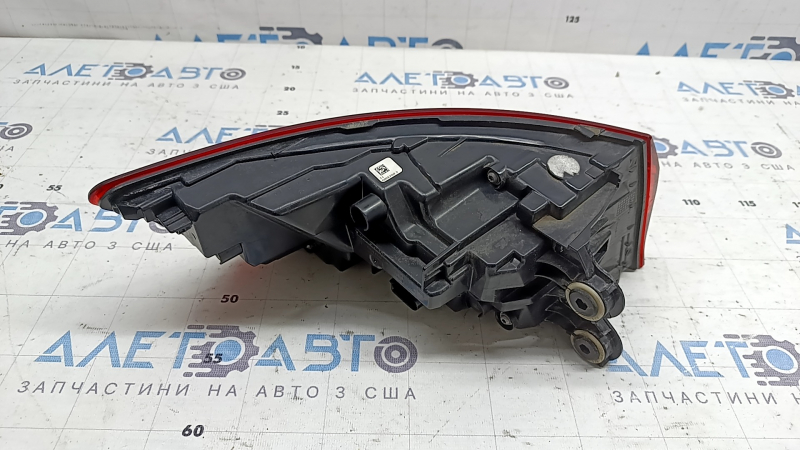 Ліхтар зовнішній крило правий Audi A4 B9 20-25 седан LED, подряпини, тріщина під склом