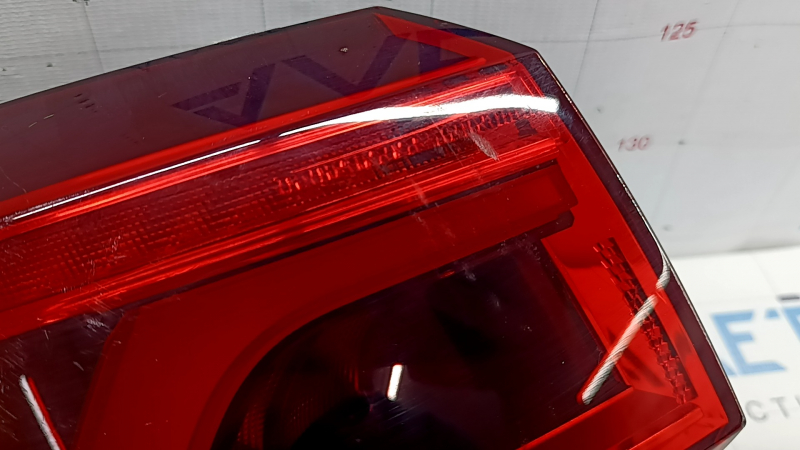 Фонарь внешний крыло левый Audi Q3 83A 19-25 LED, царапины