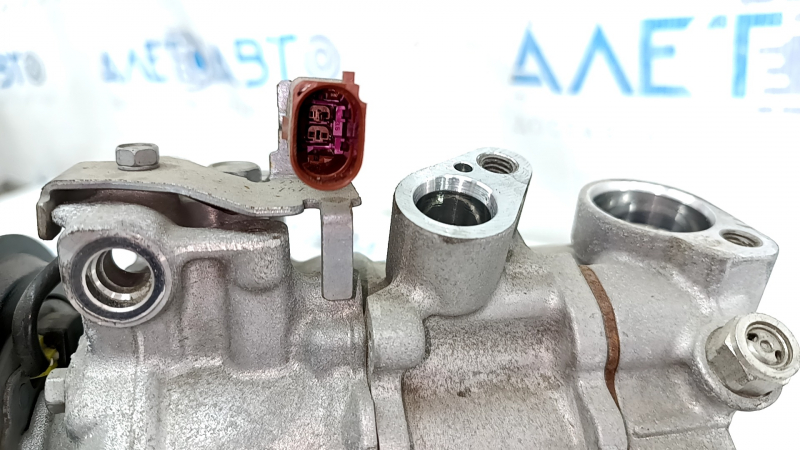 Компресор кондиціонера Audi A4 B9 21-25 MHEV R1234YF