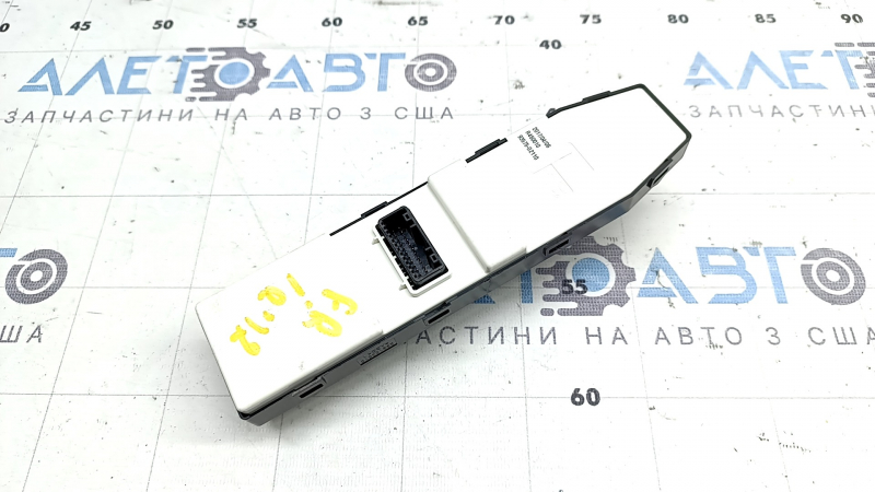Управление стеклоподъемником передним правым Hyundai Ioniq 17-19 auto под память