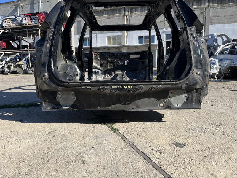 Задня панель Nissan Rogue 21-26 на кузові чорна