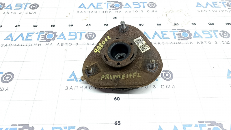 Опора амортизатора передняя левая Toyota Prius 50 16-22 с подшибником, ржавая