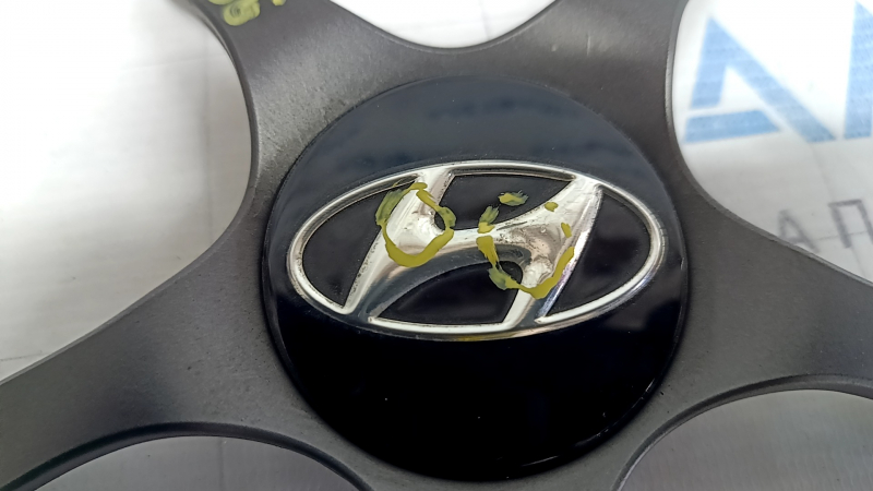 Центральный колпачок на диск Hyundai Ioniq 17-19 HEV R17 примят