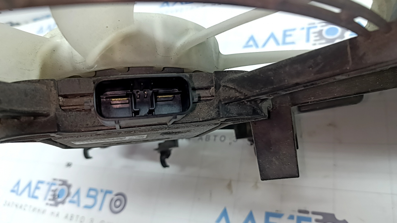 Диффузор кожух радиатора в сборе Toyota Prius 50 Prime 17-22 слизаны грани