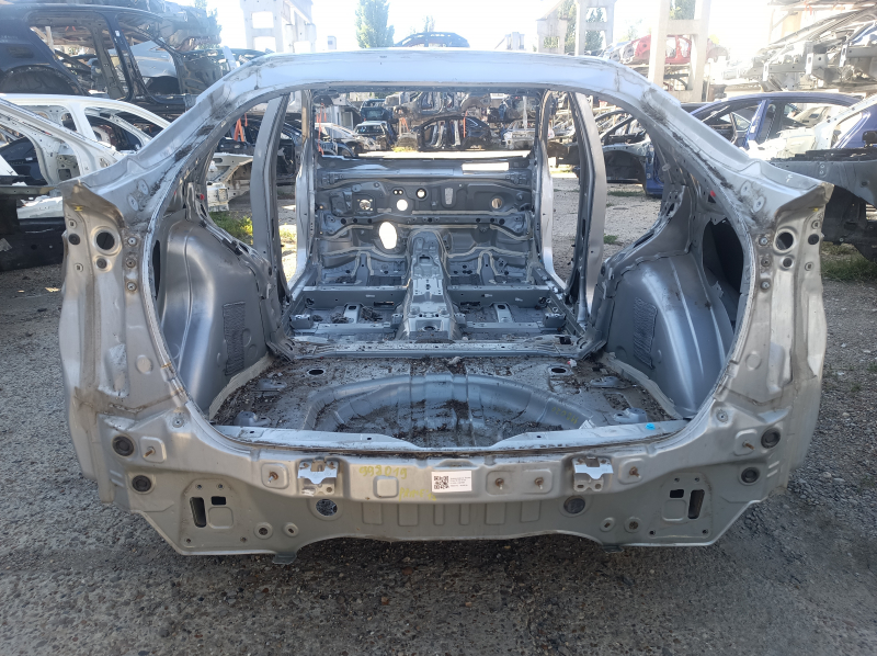 Задняя панель Toyota Prius 50 16-18 на кузове, серебро