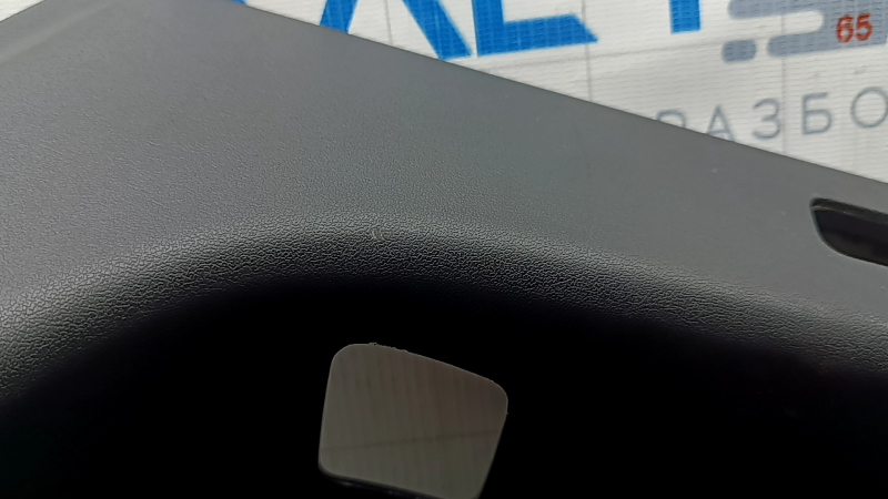 Обшивка арки задня ліва Tesla Model Y 20-25 чорна, під 3 ряди, подряпини, розклеюється