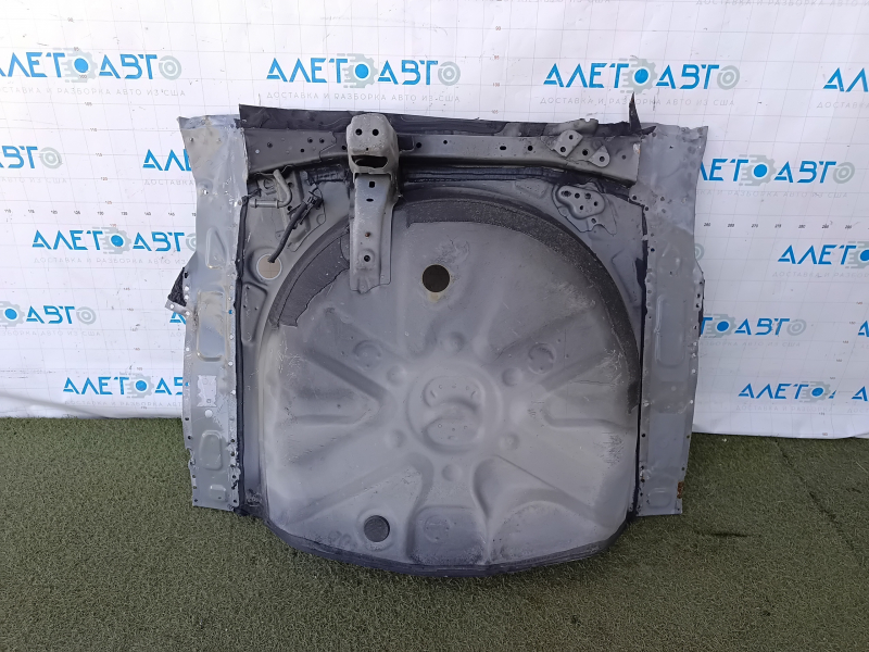 Корито багажника Toyota Prius V 12-17 висвердлено