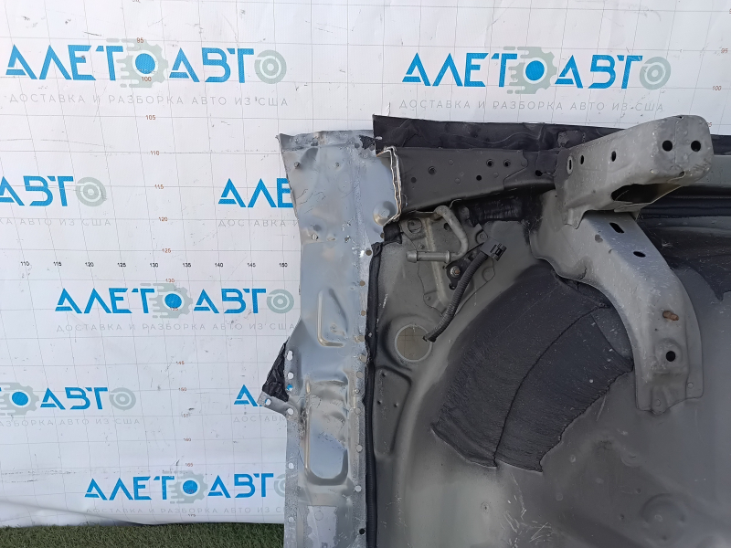 Корито багажника Toyota Prius V 12-17 висвердлено