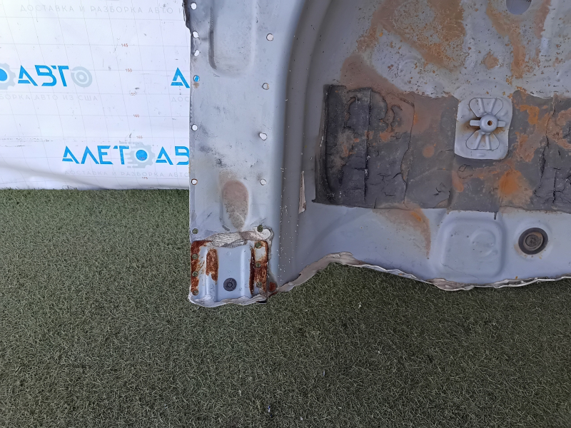 Корито багажника Toyota Prius V 12-17 висвердлено
