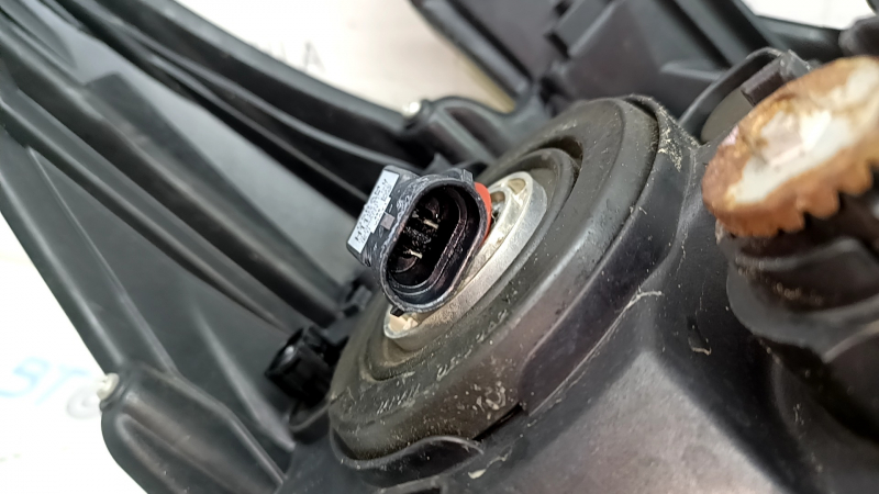 Фара передня ліва Toyota Prius 30 12-15 рест, галоген, подряпини, під полірування