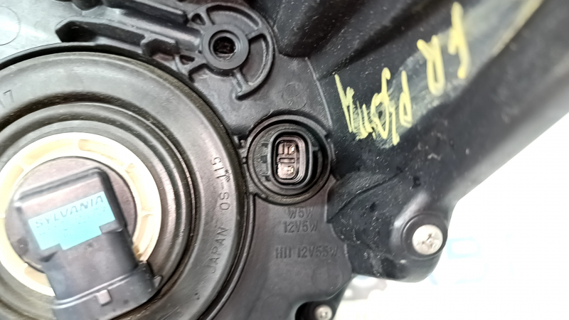 Фара передня права Toyota Prius 30 12-15 рест, галоген, під полірування, подряпини, тріщини під склом