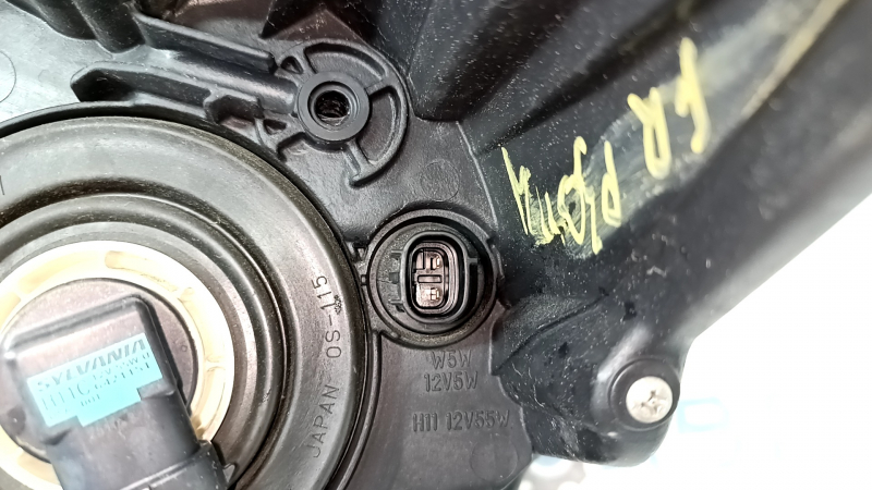 Фара передня права Toyota Prius 30 12-15 рест, галоген, під полірування, подряпини, тріщини під склом