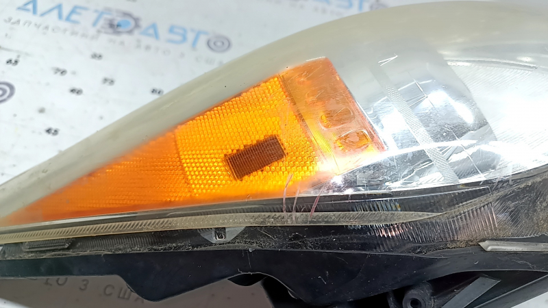 Фара передня права Toyota Prius 30 12-15 рест, галоген, під полірування, подряпини, тріщини під склом