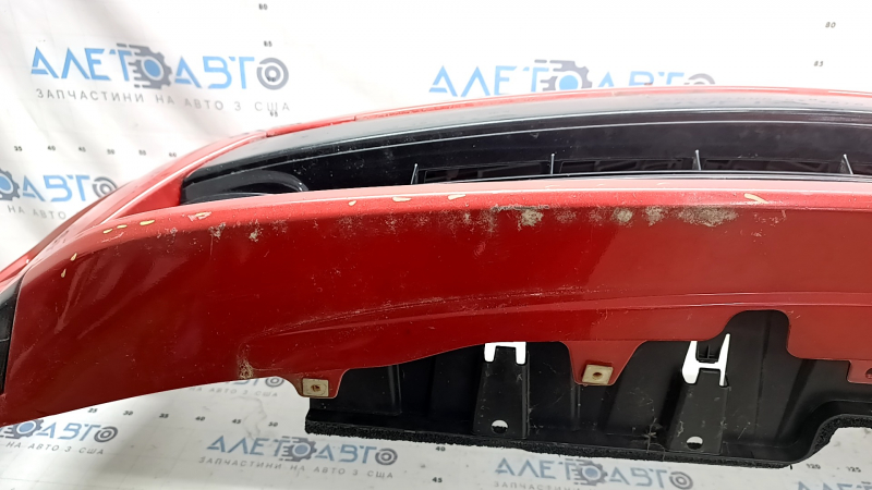 Бампер передний в сборе Toyota Prius 30 12-15 рест, красный, с заглушками буксир крюка, решетками, эмблемой, и каркасом, царапины, треснут, незаводские отверстия