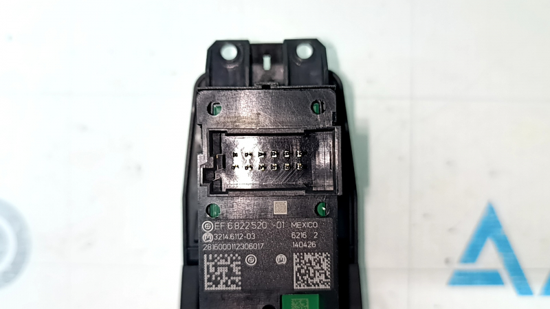 Кнопка паркинга BMW X5 F15 14-18 трещины, полезло покрытие