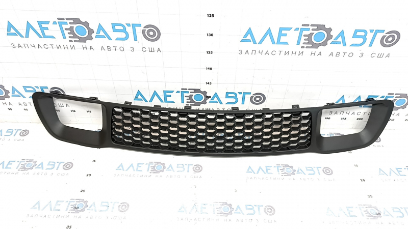 Нижні ґрати переднього бампера Jeep Grand Cherokee WK2 14-16 відкриті, під гаки