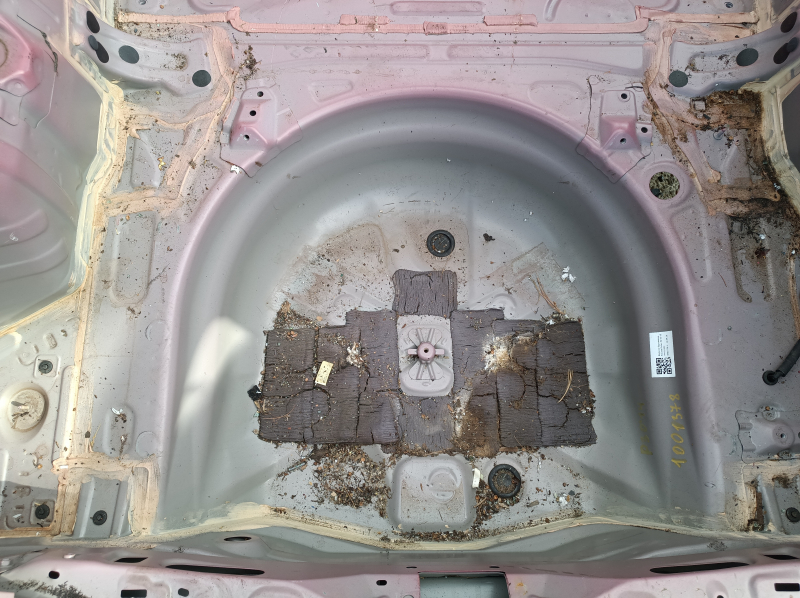 Корыто багажника Toyota Prius 30 10-15 на кузове