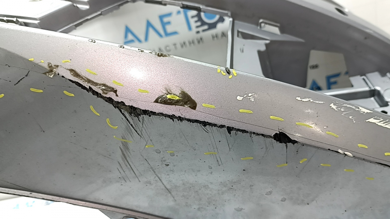 Бампер передний голый Audi A6 C7 16-16 рест, под парктроники, серебро, в пленке, трещины, вмятины, царапины, сломаны решщетки и крепелния